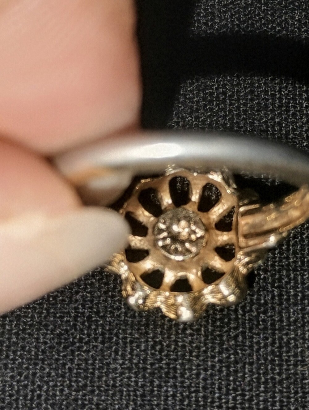 Vintage Avon Gold Tone Pearl Sunburst Ring Size 8 - Picture 2 of 2